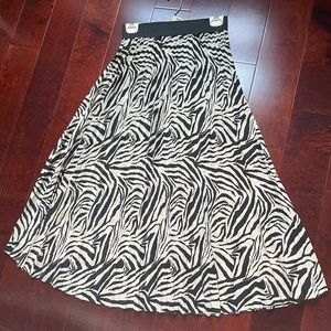 Animal printed pleated skirt